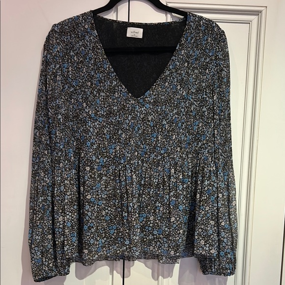 Aritzia Daydreamer Pleated Blouse - Picture 2 of 5